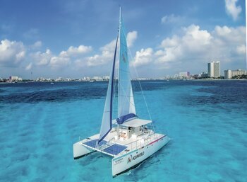 Aquamaran: Tour snorkel a Isla Mujeres desde Cancún en catamarán